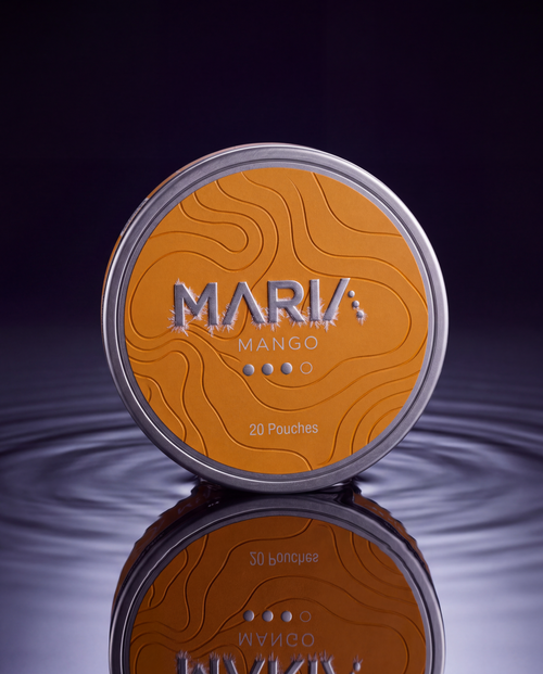 MARIA Mango tin, straight-on clean turn