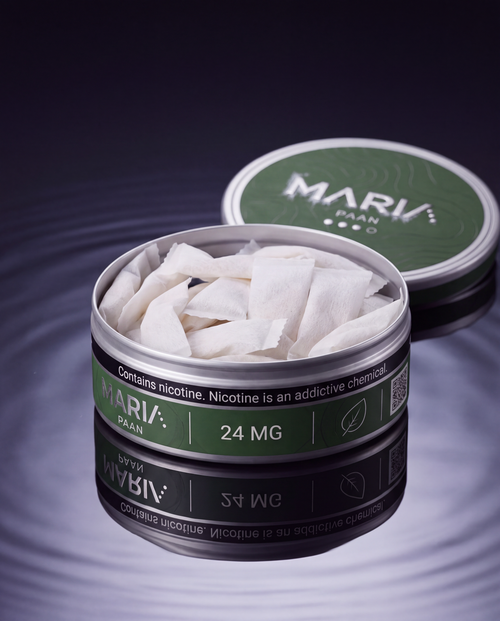 MARIA Paan tin, lid open showing pouches